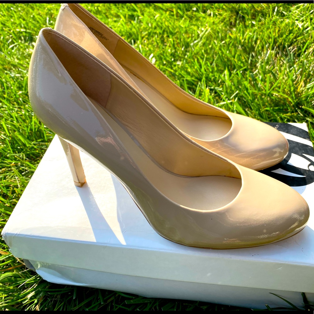 Nude Pumps